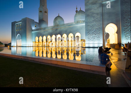 ABU DHABI, UNITED ARAB EMIRATES - DEC 31, 2017: Exterior of the Sheikh Zayed Mosque in Abu Dhabi in twilight. It is the largest mosque in the country. Stock Photo