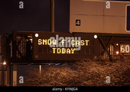 Newtownabbey, Northern, Ireland. 16th Jan, 2018. Motorway gantry warning sign of snowfall as amber weather warning as heavy snowfall starts to cover Newtownabbey outside Belfast, Northern Ireland, 16th January 2018 Credit: Radharc Images/Alamy Live News Stock Photo