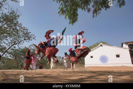 Traditional dancers at the Shilpgram Arts Festival, Rajasthan, India Stock Photo