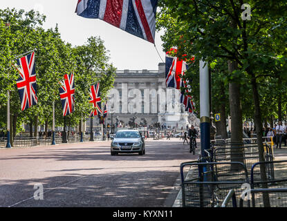Buckingham Palace as viewed from the Mall,London,England,UK Stock Photo
