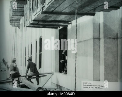 Stonemen's scaffolding and rigging on the33rd St. side, 82nd floor during the construction of the Empire State Building, 1929-1931, New York City, New Stock Photo