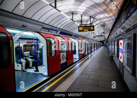 Underground train at the Pimlico station on the Victoria line, London, 2017 Stock Photo