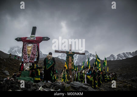 Cusco, Peru. 29th Dec, 2017. Members of the Anta nation, ascend to Ausangate Mountain, at 6362m, carrying their cross to be blessed by the Lord of Qoyllur Riti.The pilgrimage includes processions with crosses that climb to the snowy summit of the mountain and then descend the next day.Quyllur Rit'i or Star Snow Festival is a spiritual and religious festival held Annually at the Sinakara Valley in the Cusco Region of Peru. Groups of Quero indigenous people climb Ausangate Mountain, at 6362m, in search of the Snow Star Which is reputedly buried Within the mountain.According to the chroni Stock Photo