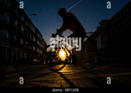 London, UK. 18th Jan, 2018. A cyclist speeds by on a calm and bright start to the day in London after the capital had been battered by high winds overnight (c) Credit: Paul Swinney/Alamy Live News