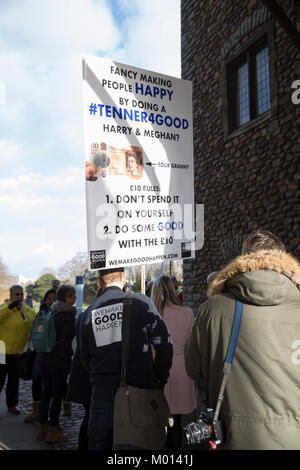 Cardiff, Wales, UK. 18th Jan, 2018. Excited fans arrive with banners and signs as they wait for the arrival of Prince Harry and Ms Meghan Markle as they visit cardiff castle. Credit: Sian Reekie/Alamy Live News Stock Photo