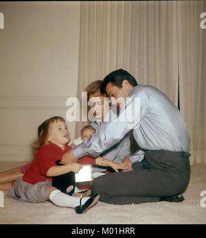 JANET LEIGH and husband Tony Curtis about 1957 with daughters Jamie at left and baby Kelly Stock Photo