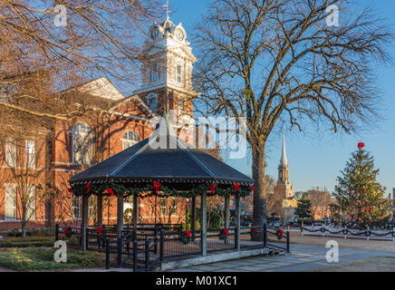 Lawrenceville Town Square with Historic Gwinnett Couty Courthouse (1885) and gazebo in Lawrenceville, Georgia, USA. Stock Photo