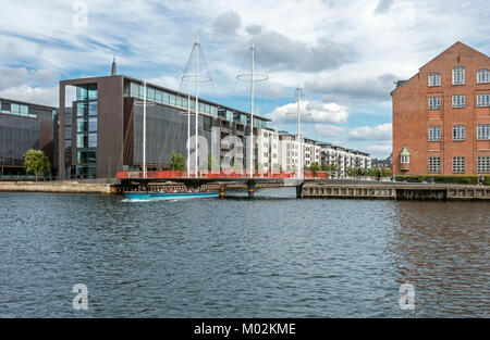 Cirkel-broen (Circle Bridge) at the mouth of Christianshavns Kanal in the harbour of Copenhagen Denmark UK with canal boat passing through Stock Photo