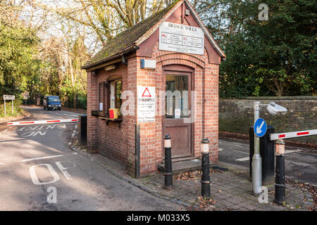 Toll booth for crossing private bridge over the River Thames at Pangbourne, Berkshire, England, GB, UK Stock Photo