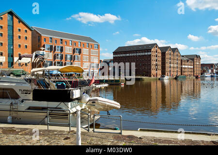 Gloucester, UK - 18th July 2016: Waterside cafes and restaurants wait ready for customers, Gloucester Docks, Gloucester, UK. This historic docks area can trace its roots back to the 1800's and was once the UK’s most inland shipping port. Today leisure boating has mostly replaced the ships and barges and the docks are a lively visitor attraction. Stock Photo