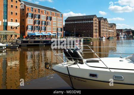 Gloucester, UK - 18th July 2016: Waterside cafes and restaurants wait ready for customers, Gloucester Docks, Gloucester, UK. This historic docks area can trace its roots back to the 1800's and was once the UK’s most inland shipping port. Today leisure boating has mostly replaced the ships and barges and the docks are a lively visitor attraction. Stock Photo