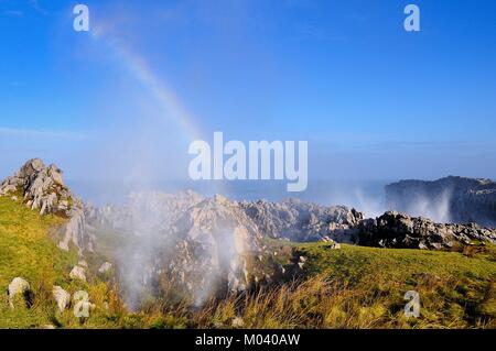 Llanes, Spain. 18th January, 2018. Waves crashing against the cliffs of Bufones of Pria on January 18, 2018 in Llanes, Spain. Credit: StockPhotoAstur/Alamy Live News Stock Photo