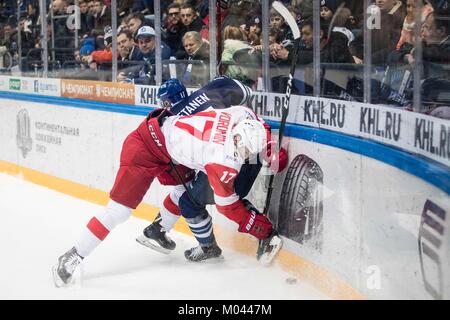 Moscow. 18th Jan, 2018. Artyom Voronin (Front) of Spartak vies with Juuso Hietanen of Dynamo during the 2017-2018 Kontinental Hockey League (KHL) game between HC Dynamo M and Spartak in Moscow, Russia on Jan. 18, 2018. Spartak won 5-4. Credit: Wu Zhuang/Xinhua/Alamy Live News Stock Photo