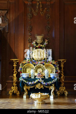 Buffet inspired by Still Life with Silver, painted by Alexandre Francois Desportes in the 1720s, ceramics, silver gilt, wax fruit and flowers - Great Chamber,Chatsworth House - Derbyshire, England - DSC03146 Stock Photo