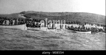 Gallipoli war campaign troops landing at Anzac Beach  in the Dardanelles  campaign WWI -ANZAC Stock Photo