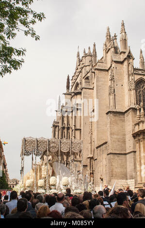 Color photograph of the pallium float of the 'Virgen de la Paz', of the brotherhood of 'La Paz' in its processional journey on Palm Sunday. Stock Photo