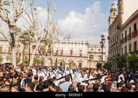 Float of Christ of the brotherhood of 'La Paz' leaving the Cathedral of Seville during its penance station on Palm Sunday. Stock Photo