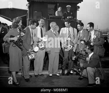 Former President Harry S. Truman by a train with 7 photographers, Photo Press Club, Los Angles, November 30, 1960. Stock Photo