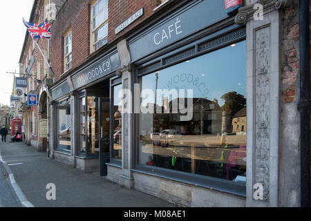 Lynwood & Co cafe in the market square in Lechlade in the Cotswolds, Gloucestershire, UK. Stock Photo