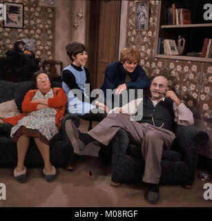 TILL DEATH US DO PART BBC TV series 1965-1975. From left: Dandy Nichols, Una Stubbs, Anthony Booth, Warren Mitchell. Photo: Tony Gale Stock Photo