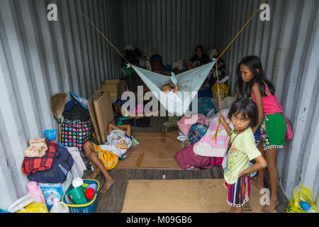 Ceby City, Philippines. 20th Jan, 2018. Numbering in the hundreds of thousands Filipino Catholics descend upon Cebu City for the annual Sinulog Festival, one of the largest religious festivals in the Philippines.To cater for the mass influx the Cebu City Government makes temporary accommodation available in the form of shipping containers. Approximately 88 containers will house up to 1200 religious devotees with 20 people to a container. Credit: imagegallery2/Alamy Live News Stock Photo