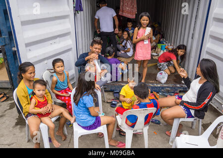 Ceby City, Philippines. 20th Jan, 2018. Numbering in the hundreds of thousands Filipino Catholics descend upon Cebu City for the annual Sinulog Festival, one of the largest religious festivals in the Philippines.To cater for the influx the Cebu City Government makes temporary accommodation available in the form of shipping containers. Approximateyl 88 containers will house up to 1200 religious devotees with 20 people to a container. Credit: imagegallery2/Alamy Live News Stock Photo