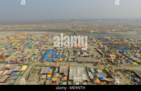 Allahabad, Uttar Pradesh, India. 20th Jan, 2018. Allahabad: An aerial view of Magh Mela held on the bank of Sangam, a confluence of the three rivers Ganga, Yamuna and the mystical Saraswati, in Allahabad. Credit: Prabhat Kumar Verma/ZUMA Wire/Alamy Live News Stock Photo