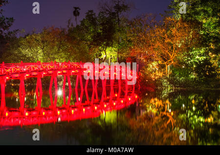 Hanoi,Vietnam - November 2,2017 : Red Huc bridge in Hoan Kiem Lake,Hanoi. Hoan Kiem Lake meaning 'Lake of the Returned Sword'. Stock Photo