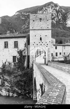 Abbazia di San Vittore alle Chiuse (Italy) - A medieval village in stone with catholic abbey in the municipal og Genga, Marche region, beside Frasassi Stock Photo