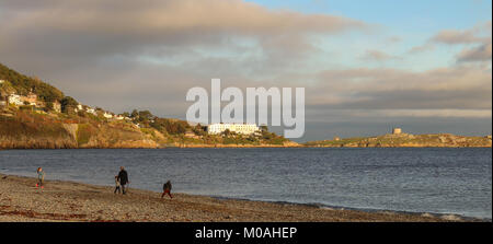 Killiney Beach with a view of Sorrento Terrace. Sorrento terrace boasts some of the most expensive residential real estate in Ireland. Stock Photo