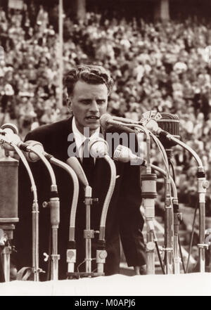 American evangelist Billy Graham addressing a crowd of over 100,000 at the Olympic Stadium in Berlin, Germany in June, 1954. Stock Photo