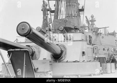 Naval Guns on the Battleship Michigan Stock Photo - Alamy