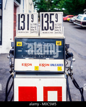 May 1982, Exxon petrol station, pumps, Long Island, New york, NY, USA