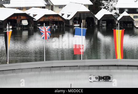 Schoenau am Koenigssee, Germany. 20th Jan, 2018. A bobsleigh team on echo-curve, with the boathouses on Koenigssee lake in the background, during the 2-man event at the Bobsleigh World Cup in Schoenau am Koenigssee, Germany, 20 January 2018. Credit: Tobias Hase/dpa/Alamy Live News Stock Photo