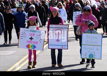 Philadelphia, Pennsylvania, USA. 20th Jan, 2018. Thousands of Women and Men marched down Philadelphia's famous Ben Franklin Parkway in protest of President Trump and his administration. The crowd was estimated to be larger than last year's women's march. Credit: Ricky Fitchett/ZUMA Wire/Alamy Live News Stock Photo