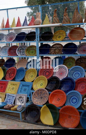 Traditional decorative ceramics for sale in Douz centre square, Douz, Kebilil district, Tunisia Stock Photo
