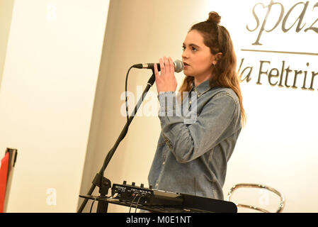 Naples, Italy. 20th Jan, 2018. Italian singer Francesca Michielin perform in a mini live and present of her new album '2040' at LaFeltrinelli Bookshop of Napoli. Credit: Paola Visone/Pacific Press/Alamy Live News Stock Photo