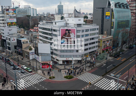 31.12.2017, Tokyo, Japan, Asia - A view of an intersection in Tokyo as seen from the Tokyu Plaza Omotesando in Harajuku. Stock Photo