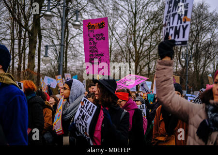 Berlin, Germany. 21st Jan, 2018. Women seen walking while holding several placards as hundreds protest at the Women's march in Berlin for the rights of women all over the world. Credit: Lorena De La Cuesta/SOPA/ZUMA Wire/Alamy Live News Stock Photo