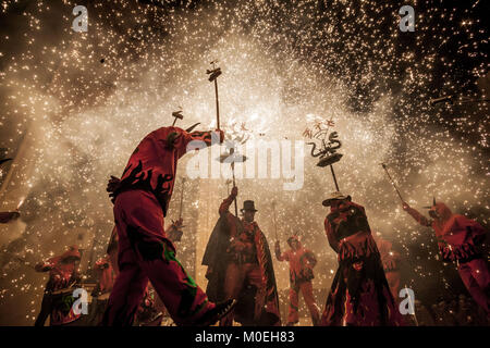 Vilaseca, Catalonia, Spain. 20th Jan, 2018. Participants of the ''Ball de Diables'', dance of devils, dance with costumes during the celebrations of the ''Nit del Foc'', night of fire, in the Vilaseca village, Spain. Credit: Celestino Arce/ZUMA Wire/Alamy Live News Stock Photo