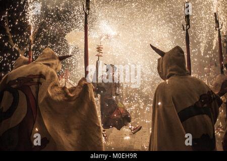 Vilaseca, Catalonia, Spain. 20th Jan, 2018. Participant of the ''Ball de Diables'', dance of devils, runs surrounded of fireworks during the celebrations of the ''Nit del Foc'', night of fire, in the Vilaseca village, Spain. Credit: Celestino Arce/ZUMA Wire/Alamy Live News Stock Photo