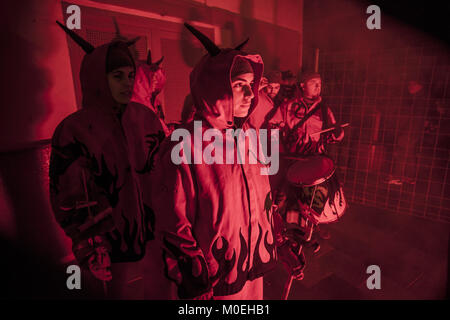 Vilaseca, Catalonia, Spain. 20th Jan, 2018. Participants of the ''Ball de Diables'', dance of devils, with costumes during the celebrations of the ''Nit del Foc'', night of fire, in the Vilaseca village, Spain. Credit: Celestino Arce/ZUMA Wire/Alamy Live News Stock Photo