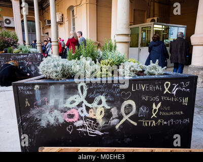 Barcelona, Spain. 21st Jan, 2018. The visitors could see some spaces of the old prison 'La Model' in Barcelona, Spain. The entrance is now a civic centre.   The Major of Barcelona, Ada Colau, reopened the former Model Prison (La Model) as a citizen, civic and cultural centre. After the act, visitors have entered the prison to walk into the galleries and the courtyard. Credit: Mariano Anton/Alamy Live News Stock Photo