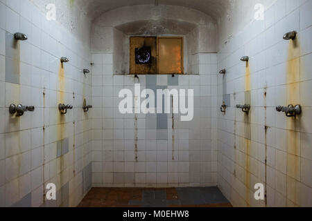 Barcelona, Catalonia, Spain. 21st Jan, 2018. Area of showers in the interior of the prison. After 113 years in service, the Barcelona's Modelo Prison ceased its activity in June of 2017. In the middle of the urban fabric of the city has been constant neighborhood activity to achieve its decommissioning. Today, finally, the Mayor of Barcelona, Ada Colau, has delivered symbolically the penitentiary centre to the city of Barcelona. Starting today, and as far as the presentation of urban redevelopment projects the centre can be visited by citizens. (Credit Image: © Paco Freire/SOPA via ZUMA W
