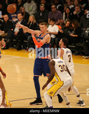 Los Angeles, CA, USA. 21st Jan, 2018. New York Knicks forward Kristaps Porzingis (6) passing during the New York Knicks vs Los Angeles Lakers at Staples Center on January 21, 2018. (Photo by Jevone Moore) Credit: csm/Alamy Live News Stock Photo