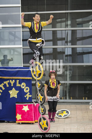 Christchurch, Canterbury, New Zealand. 22nd Jan, 2018. Award-winning duo Witty Look -unicycle world champion DAIKI IZUMIDA and acrobatic clown CHIHARU (CHEEKY) KUNISHIMA from Tokyo, Japan - performs at the 25th World Buskers Festival. Some of the world's best buskers are performing at the 10-day street festival. Credit: PJ Heller/ZUMA Wire/Alamy Live News Stock Photo