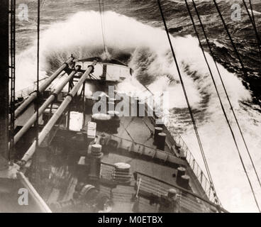 SS Bremen, ship in heavy seas, north Atlantic storm, 1933 Stock Photo