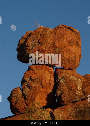 Stone formation / Devils Marbles Stock Photo - Alamy