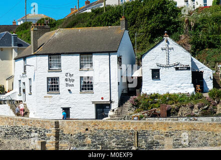 the historic haunted ship inn in the coastal village of porthleven, cornwall, england, britain, uk. Stock Photo