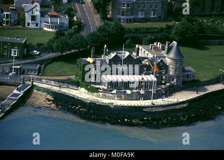 AJAXNETPHOTO. 1984. COWES, ENGLAND. - FAMED YACHT CLUB - THE ROYAL YACHT SQUADRON CLUB HOUSE AND GARDENS BEFORE EXPANSION. PHOTO:JONATHAN EASTLAND/AJAX REF:842088 21 Stock Photo